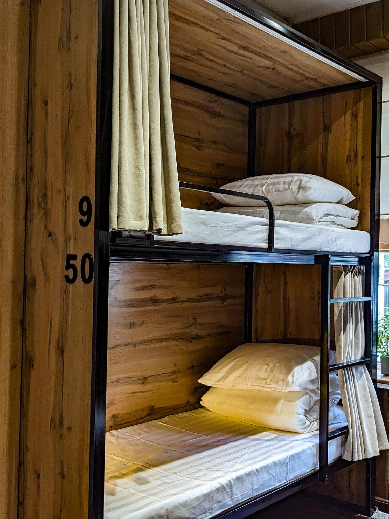 Aiva Hostel Bisjkek Buitenkant foto